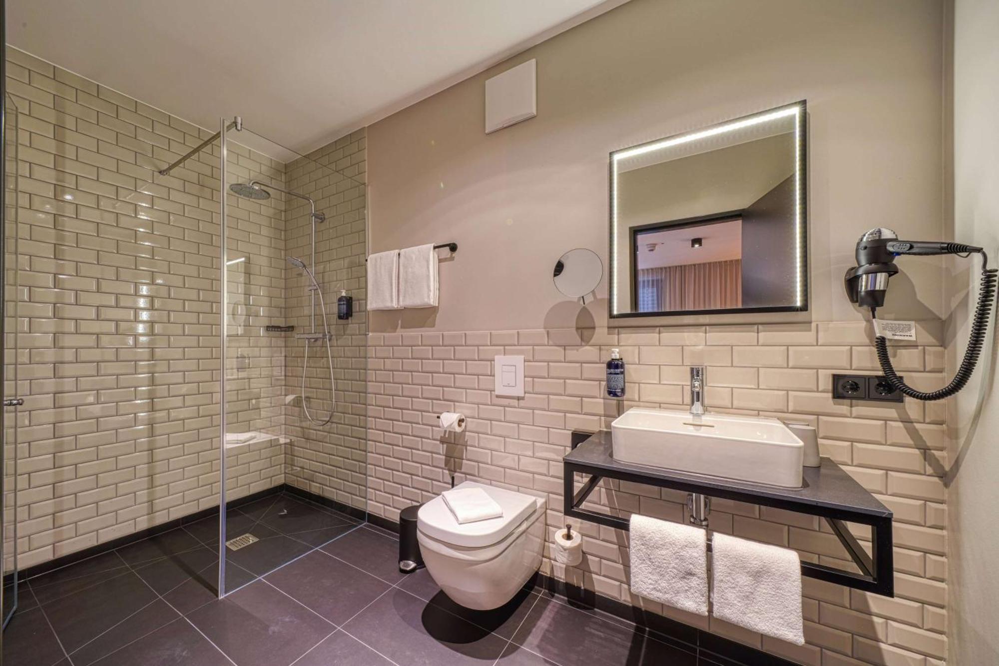 Vienna House Easy By Wyndham Bonn City Экстерьер фото